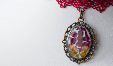 Buď jedinečná: Vyrob si originálne šperky z krištáľovej živice!